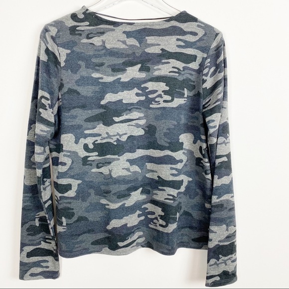 Sanctuary NWT Camo Pocket Long Sleeve V-Neck Top - Picture 4 of 8